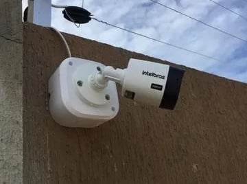 Oferecemos instalação e manutenção profissional de câmeras de segurança para residências, comércios 