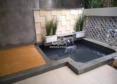 kolam renang ikan hias dan air terjun tingkat.