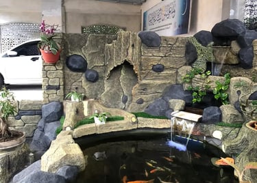 kolam renang ikan hias cocok untuk dekorasi taman dan rumah.