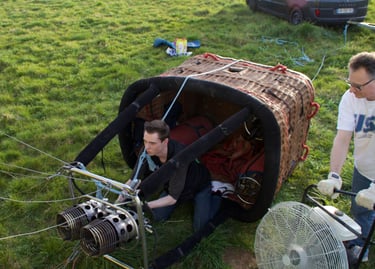 gonflage au sol montgolfière F-PLPL nacelle et ventilateur