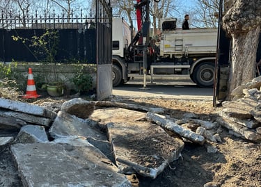 Démolition béton, évacuation camion grue