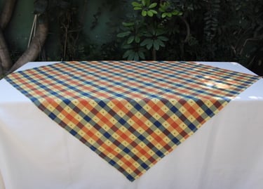 Alquiler de mesas con mantel y sillas
