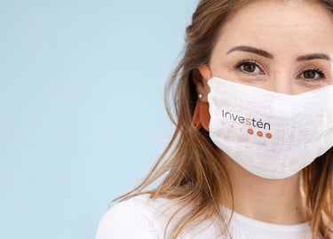 mujer con mascarilla de investen isciii