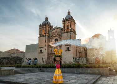 China Oaxaqueña frente a iglesia de Santo Domingo Oaxaca