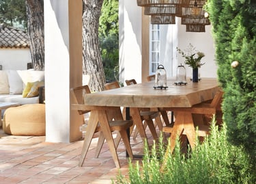 Villa haut de gamme sur la côte d'Azur, design et réalisation de la terrasse, espace repas extérieur