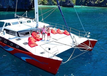 Private luxury yacht cruising through Bacuit Bay, El Nido.