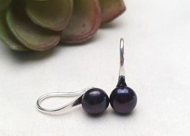 anting mutiara hitam