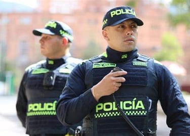 Elementos de policía en comunicación con su radio MCPTT PoC