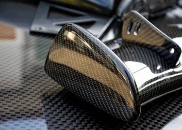 Accessori per auto realizzati in fibra di carbonio