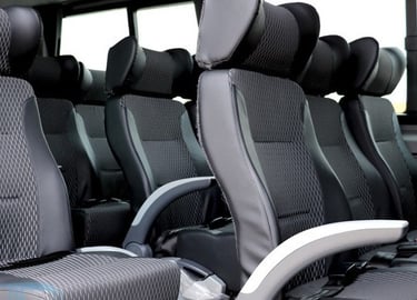 Trasnpote grupal, seguro y comodo para empezar a usar el francés desde el primer momento de l camp.