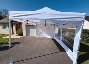 barnum pliants blanc ouvert sur le côté