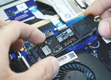 Venta de repuestos originales para laptops baterías y cargadores en Quito