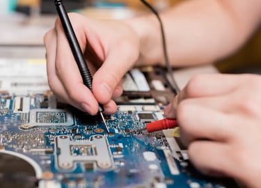 Servicio técnico avanzado de placas madre para laptops en Quito - H&P COMPU