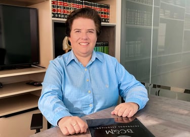 foto da advogada paula brum