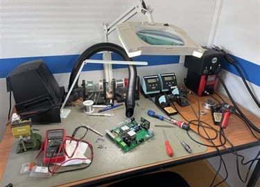 Divers outils et composants électroniques