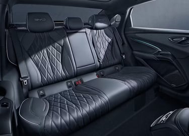 Tampilan interior belakang BYD Seal