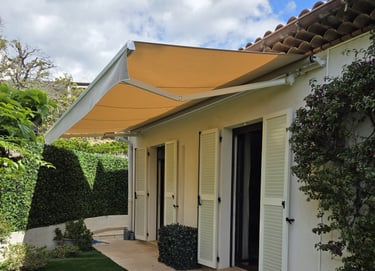 Photo de paroi de douche + double vitrage + fenêtre sur mesure + coulissant aluminium + verre+ store