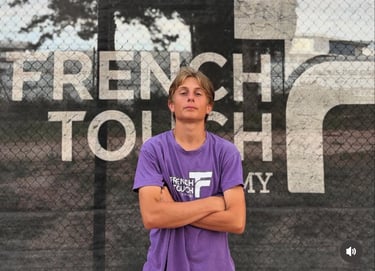 Gregoire Denis en entrainement de tennis à la French touch academy