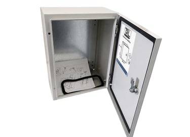 Gabinete metálico TRL industrias con sticker, manual, empaque y llaves