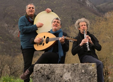 Le trio Bab Assalam, Khaled et Mohanad Aljaramani, Raphaël Vuillard