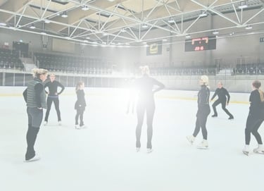 Ledolink čiuožėjai ant ledo