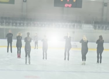 Ledolink čiuožėjai čiuožimo stovykloje