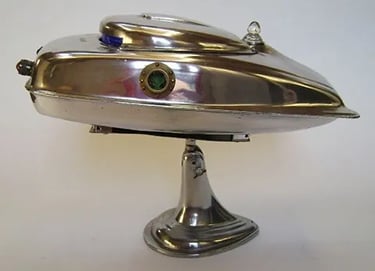 Assemblage spaceship sculpture named Hudson by artist Tal Avitzur, image 2.