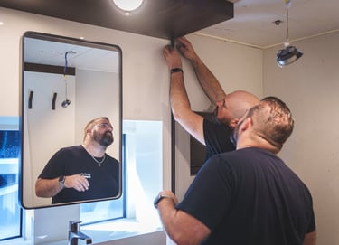 Photo de paroi de douche + double vitrage + fenêtre sur mesure + coulissant aluminium + verre+ store