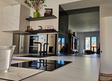 Photo de paroi de douche + double vitrage + fenêtre sur mesure + coulissant aluminium + verre+ store