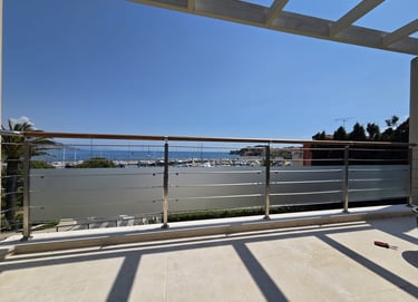 Photo de paroi de douche + double vitrage + fenêtre sur mesure + coulissant aluminium + verre+ store