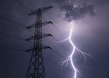 A close-up, cinematic shot of a camera resting on a rustic wooden table on a North American / US porch. Warm sunbeams create a terracotta-tinted glow on the lens. Authentic and tangible textures.
