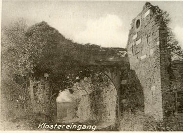 Historische zwart-witfoto van de originele ingang van klooster Schwarzenbroich.