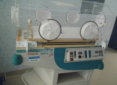 incubadora neonatal en hospital