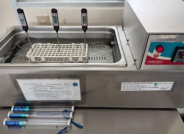 baño de coliformes en calibración con termóemtros digitales en el interior