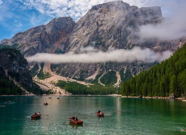 Les barques au petit matin sur le Lago di Braies