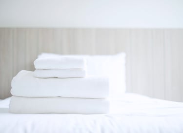 Linge de maison soigné pour locataires Airbnb à Lille.