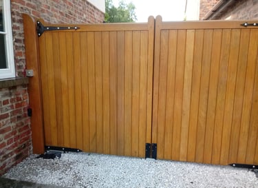 gate with no graffiti
