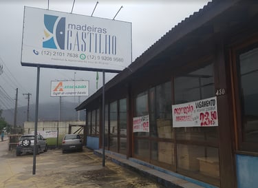 Fachada de uma loja de madeiras