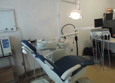 unidad dental en consultorio en mantenimiento