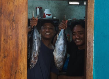 Timon and Rosi holding fresh tuna at the warung kitchen!