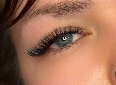 Dramatic cat-eye lash extensions with strong outer lift
