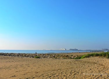 Día despejado en la playa de la Patacona
