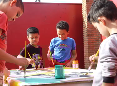 Idealizado pelo artista visual Sérgio Astral, o projeto "Instala Escola" leva instalações artísticas