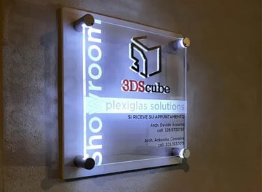 Quadro retrostampato su plexiglass applicato a parete con distanziali illuminazione LED