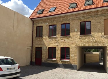 Façade en briques avec cour privée, hébergement professionnel à Saint-Omer