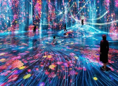 Visitantes imersos em cascata digital interativa com partículas de água e luzes coloridas, obra de t