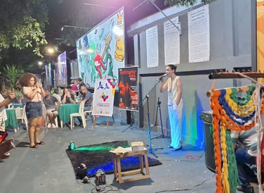 Performance que une dança, música e expressão visual durante a ação “A Arte Não é Descarte”
