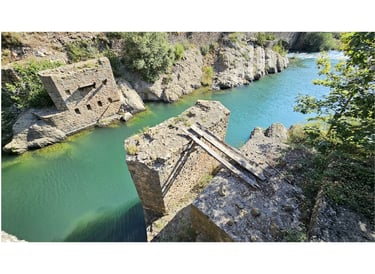 Old Bridge Foundation on the Pista de la Central, Sopeira photographed by NIKORU