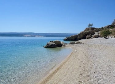 Artina Beach photographed from another angle.
