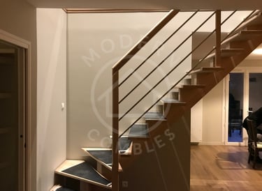 Escalier 1/4 tournant sur limon central en bois 